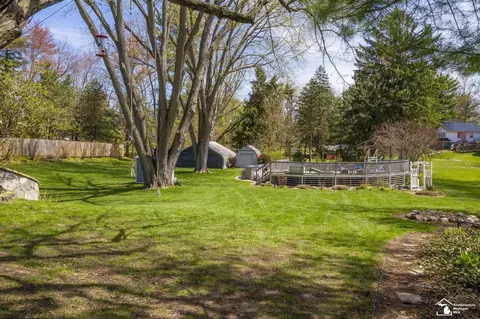 Exterior - 6688 Keithcrest, Temperance, MI 48182 photo 3 of 9