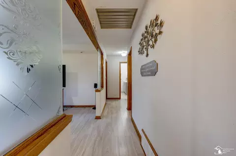 Entry Way - 6688 Keithcrest, Temperance, MI 48182 photo 6 of 7