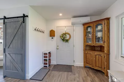 Entry Way - 6688 Keithcrest, Temperance, MI 48182 photo 4 of 7