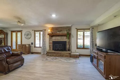 Living - 6688 Keithcrest, Temperance, MI 48182 photo 5 of 5