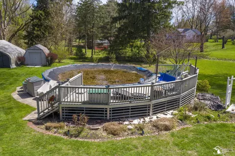 Exterior - 6688 Keithcrest, Temperance, MI 48182 photo 7 of 9