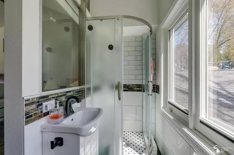 Bath - 6688 Keithcrest, Temperance, MI 48182 photo 2 of 3