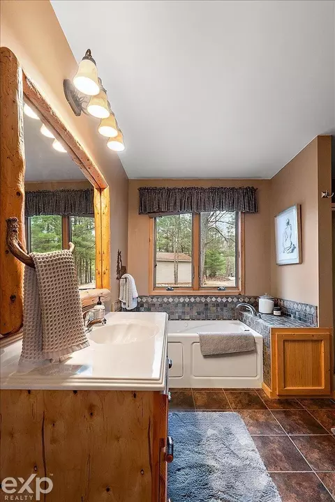 Bath - 1077 Pineway, Gladwin, MI 48624 photo 2 of 5