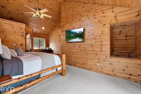 Bedroom - 1077 Pineway, Gladwin, MI 48624 photo 1 of 8