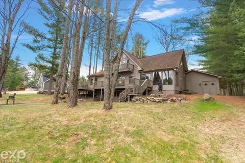 Exterior - 1077 Pineway, Gladwin, MI 48624 photo 8 of 16
