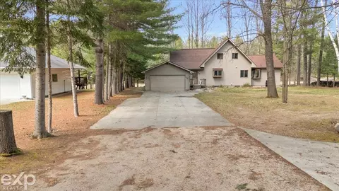 Exterior - 1077 Pineway, Gladwin, MI 48624 photo 15 of 16