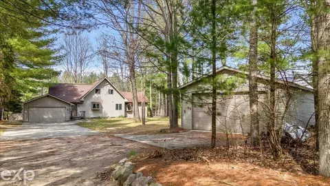 Exterior - 1077 Pineway, Gladwin, MI 48624 photo 16 of 16