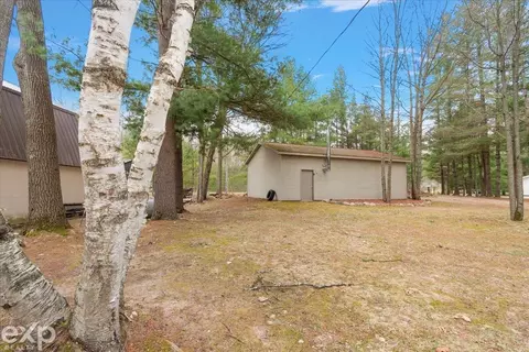 Exterior - 1077 Pineway, Gladwin, MI 48624 photo 5 of 16
