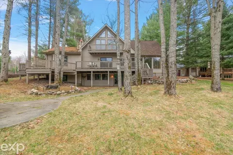 Exterior - 1077 Pineway, Gladwin, MI 48624 photo 9 of 16