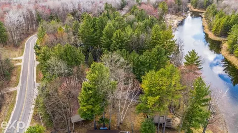 View/Area - 1077 Pineway, Gladwin, MI 48624 photo 3 of 10