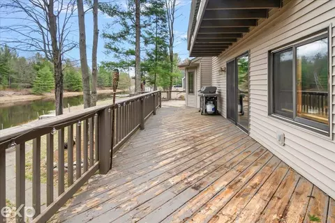 Exterior - 1077 Pineway, Gladwin, MI 48624 photo 12 of 16