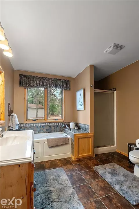 Bath - 1077 Pineway, Gladwin, MI 48624 photo 3 of 5