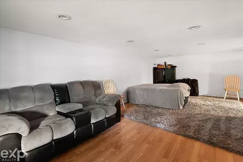 Bedroom - 1077 Pineway, Gladwin, MI 48624 photo 7 of 8