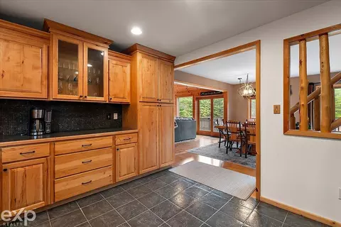 Kitchen - 1077 Pineway, Gladwin, MI 48624 photo 3 of 5