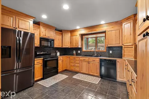 Kitchen - 1077 Pineway, Gladwin, MI 48624 photo 1 of 5