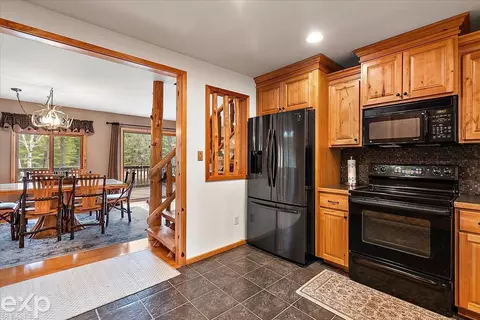 Kitchen - 1077 Pineway, Gladwin, MI 48624 photo 2 of 5