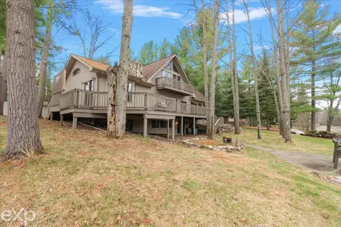 Exterior - 1077 Pineway, Gladwin, MI 48624 photo 10 of 16