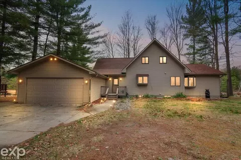1077 Pineway, Gladwin, MI 48624
