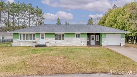921 E Grant, Iron Mountain, MI 49801