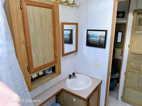 Bath - 965 Tyrrell, Bancroft, MI 48414 photo 1 of 2