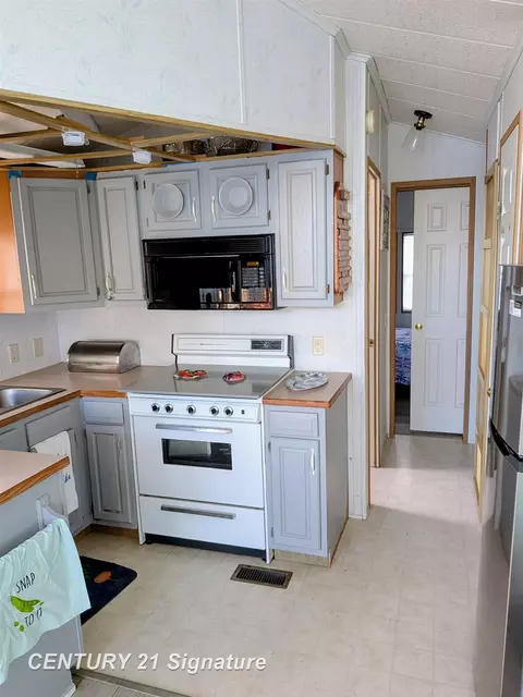 Kitchen - 965 Tyrrell, Bancroft, MI 48414 photo 1 of 3