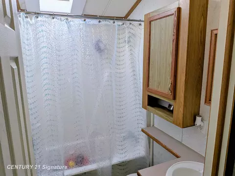 Bath - 965 Tyrrell, Bancroft, MI 48414 photo 2 of 2