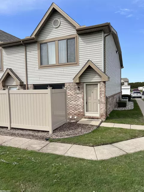 50471 Bay Run N, Chesterfield, MI 48047