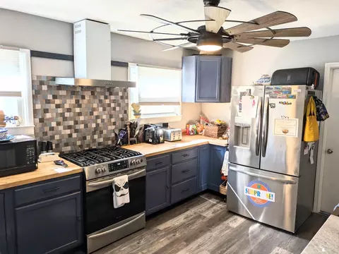 Kitchen - 17146 Smith, Riverview, MI 48193 photo 1 of 4