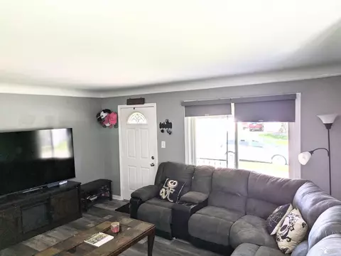 Living - 17146 Smith, Riverview, MI 48193 photo 3 of 4