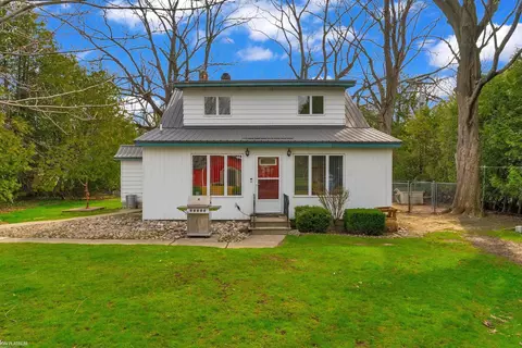 1121 S Lakeshore, Carsonville, MI 48419