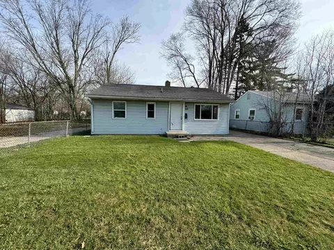 2415 Ledyard, Saginaw, MI 48601