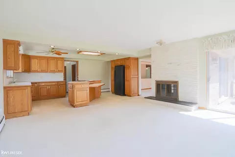 Living - 2428 Irma, Warren, MI 48092 photo 6 of 8