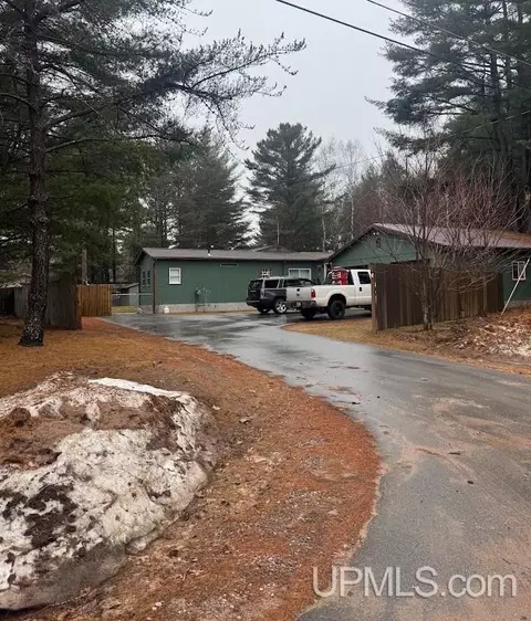 228 Oakbrook, Marquette, MI 49855