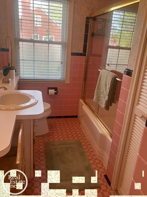 2071 Stanhope, Grosse Pointe, MI 48236 photo 12