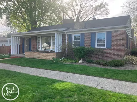 2071 Stanhope, Grosse Pointe, MI 48236 photo 4