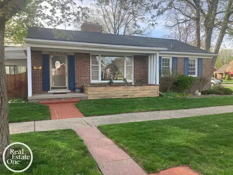 2071 Stanhope, Grosse Pointe, MI 48236