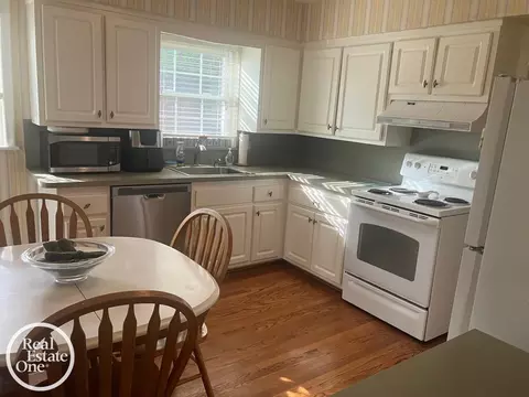 2071 Stanhope, Grosse Pointe, MI 48236 photo 18