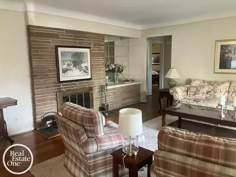 2071 Stanhope, Grosse Pointe, MI 48236 photo 9