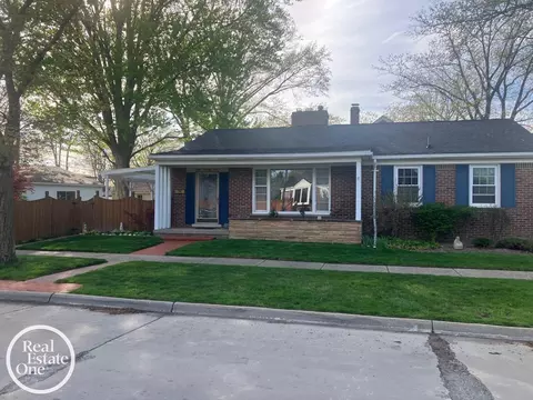 2071 Stanhope, Grosse Pointe, MI 48236 photo 5