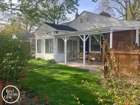 2071 Stanhope, Grosse Pointe, MI 48236 photo 6