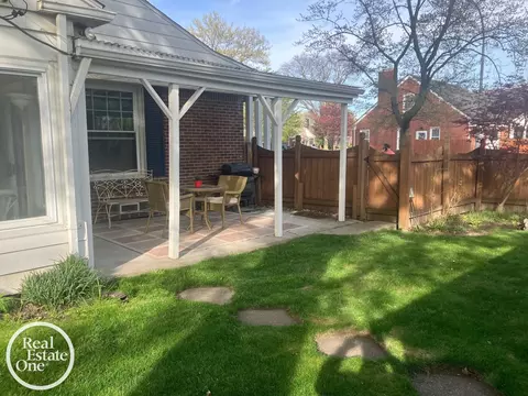 2071 Stanhope, Grosse Pointe, MI 48236 photo 24