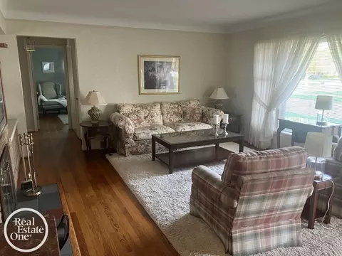 2071 Stanhope, Grosse Pointe, MI 48236 photo 8