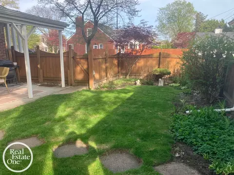2071 Stanhope, Grosse Pointe, MI 48236 photo 25