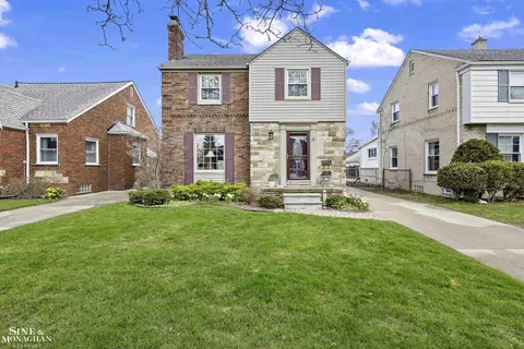 1882 Hunt Clb, Grosse Pointe Woods, MI 48236