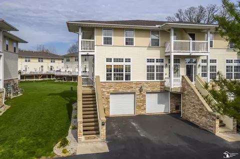 400 Beachwalk, Luna Pier, MI 48157