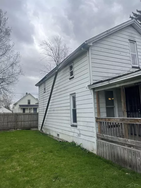 1518 Maine, Saginaw, MI 48602