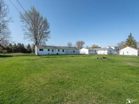 4188 Packard, Temperance, MI 48182 photo 2