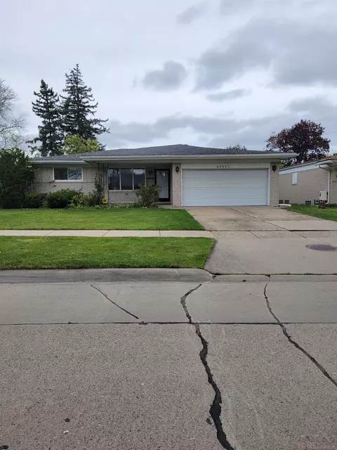 31317 Acton, Warren, MI 48092