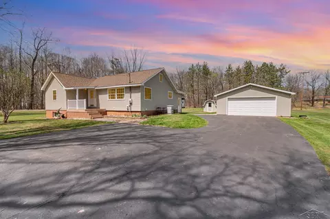 1183 E Stewart, Midland, MI 48640