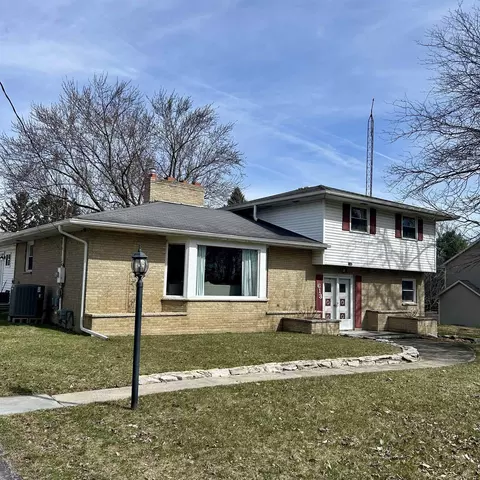 613 E Rolston, Linden, MI 48451